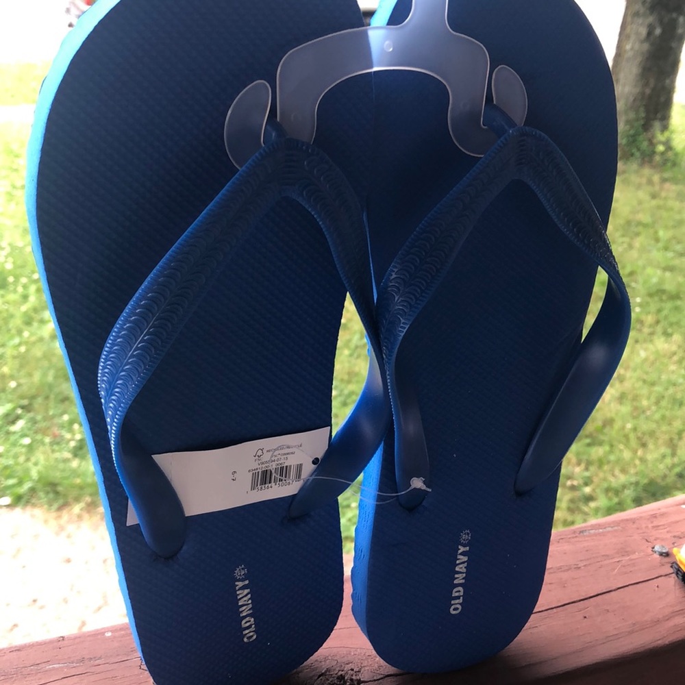 Navy blue Old Navy flip flops.